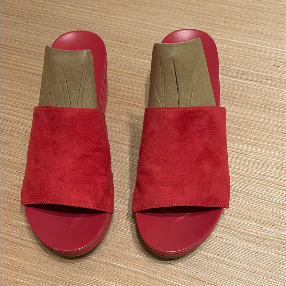 Carlos Santana Fushia Suede Slide Mules - Picture 5 of 5